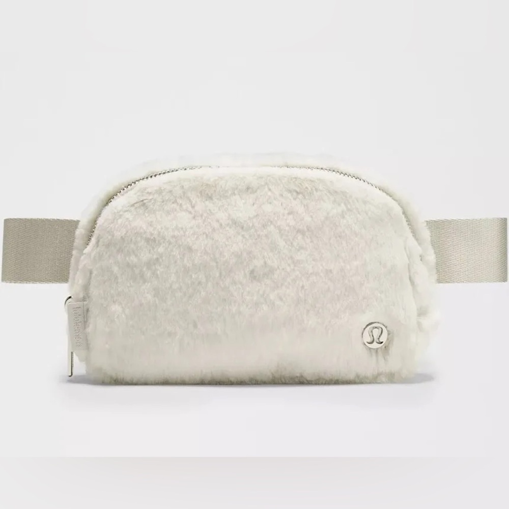 NWT Lululemon Everywhere Belt Bag Plush Fleece Color Bone/Silver